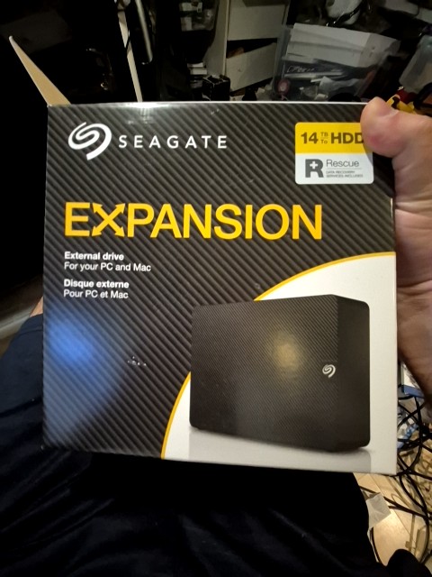 Seagate Expansion Desktop 14TB, External Hard Drive, USB 3.0, Data Rescue Services (STKP14000400)