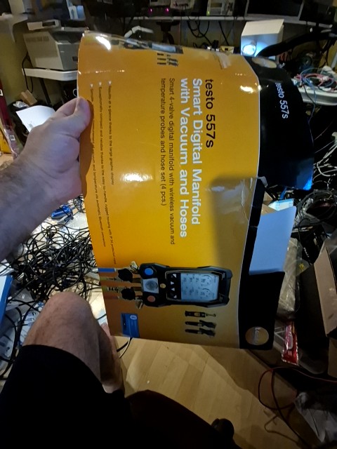 Testo 557s Smart Digital Manifold Kit with wireless temperature and vacuum probes and hoses, -14 to 870 psi - Image 2